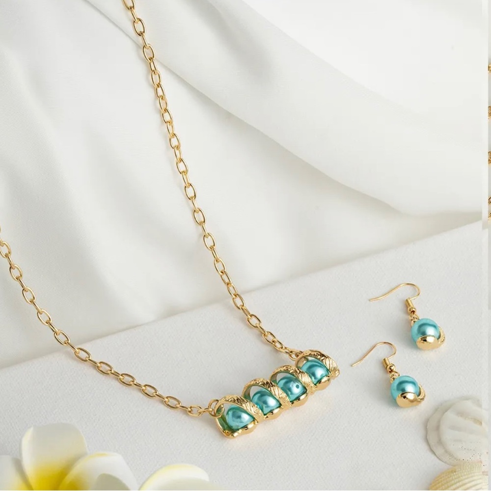 New Cring CoCo Fashion Pearl set
Earrings, Necklace Polynesian Hawaiian jewelry.